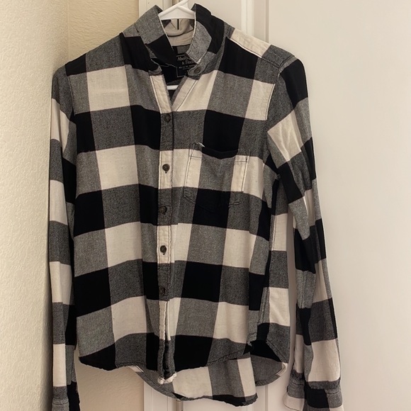 Shirt. Ambercrombie & Fitch - Picture 3 of 3